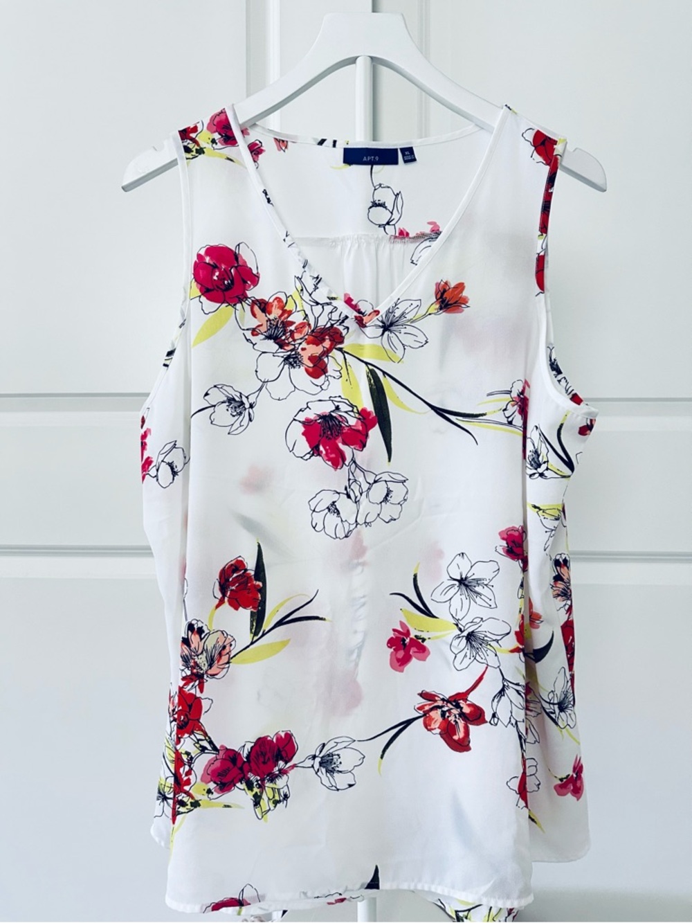 Women’s Apt. 9 Sleeveless Floral Blouse Size XL